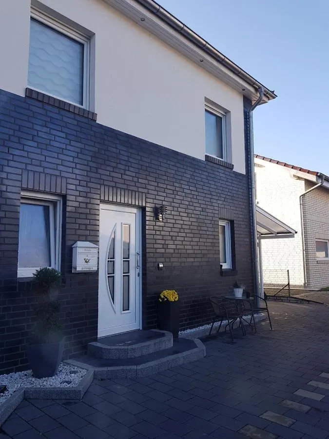 Contatos de Grosses Haus Apartement In Laatzen Naehe Messe